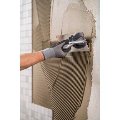 Join our practical course and learn how to select the right Cemix adhesive to achieve strong and durable tile installation. During the training, you will explore surface preparation, adhesive selection for different conditions and tile types, installation techniques, and finishing of joints.

The course is conducted by experienced professionals and is designed for skilled tilers who want to improve their expertise and work confidently even on challenging projects. | © Lasselsberger GmbH